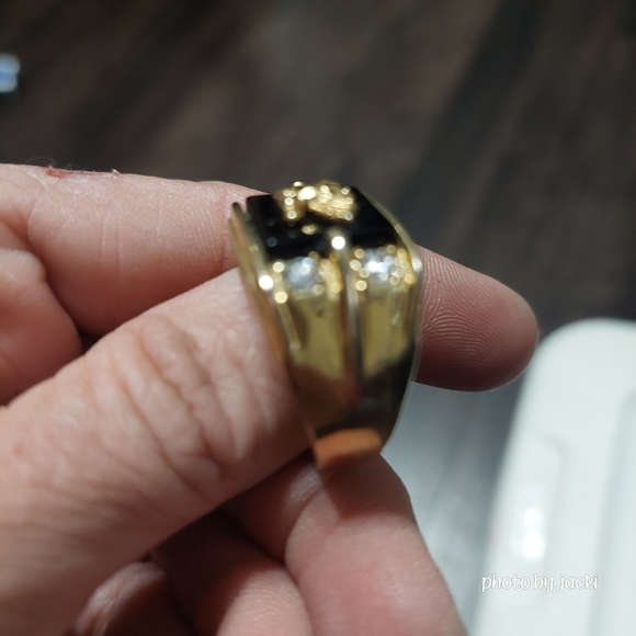 Mens gold tone ring with Eagle & 4 clear stones - Picture 2 of 7